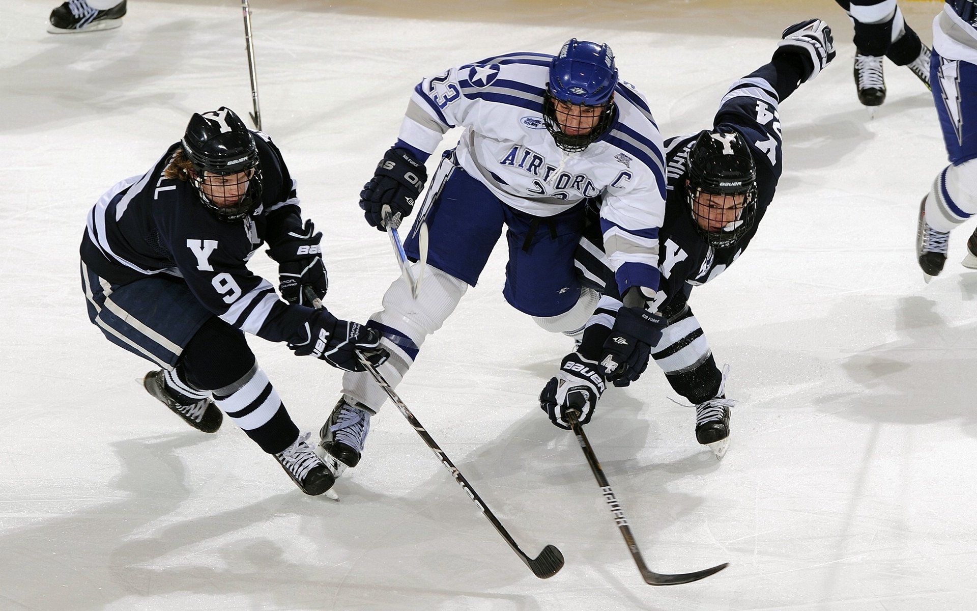 “德甲强队调整战术，迎接赛季冲刺”，德甲晋级
