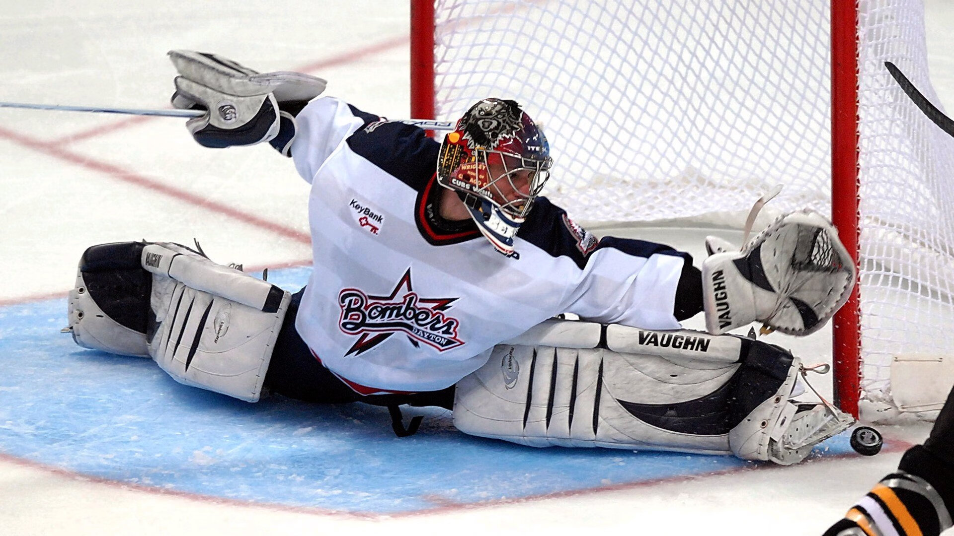 开云体育俱乐部官网-“悬崖飞跃：惊险刺激的极速腾空”，悬崖速降技巧及装备