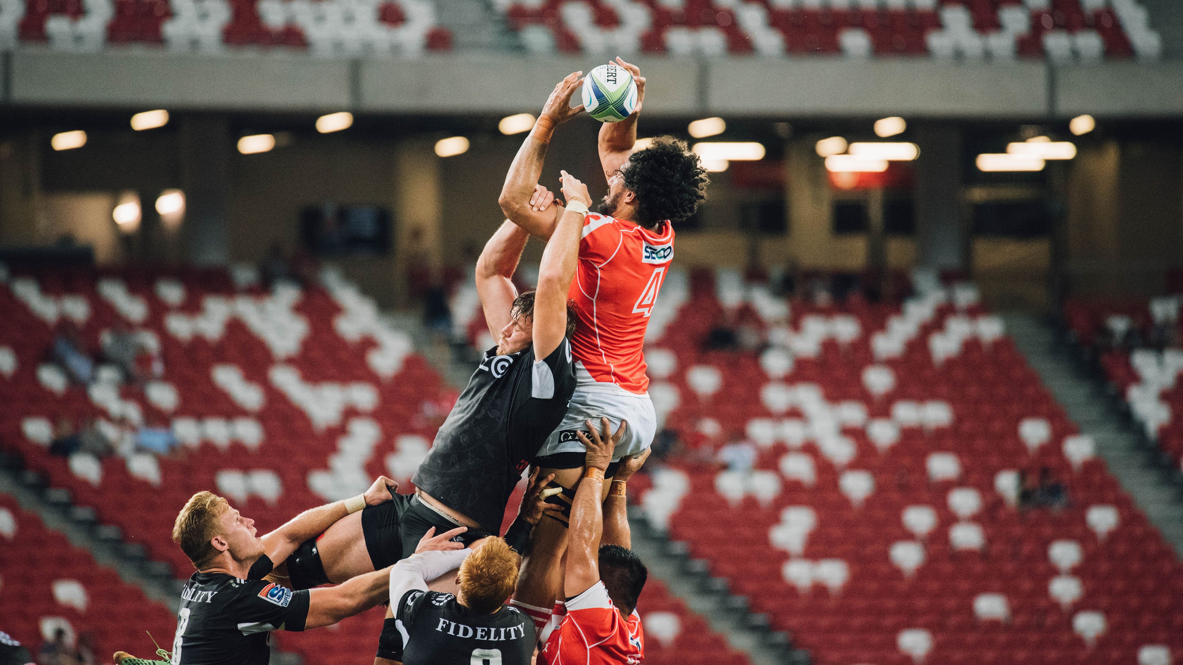 kaiyun 开云体育-英超足球文化节盛大举行，粉丝互动热烈，英超足球集锦